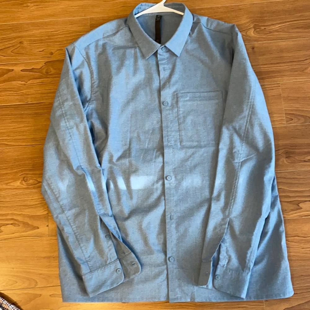 Lululemon, button down